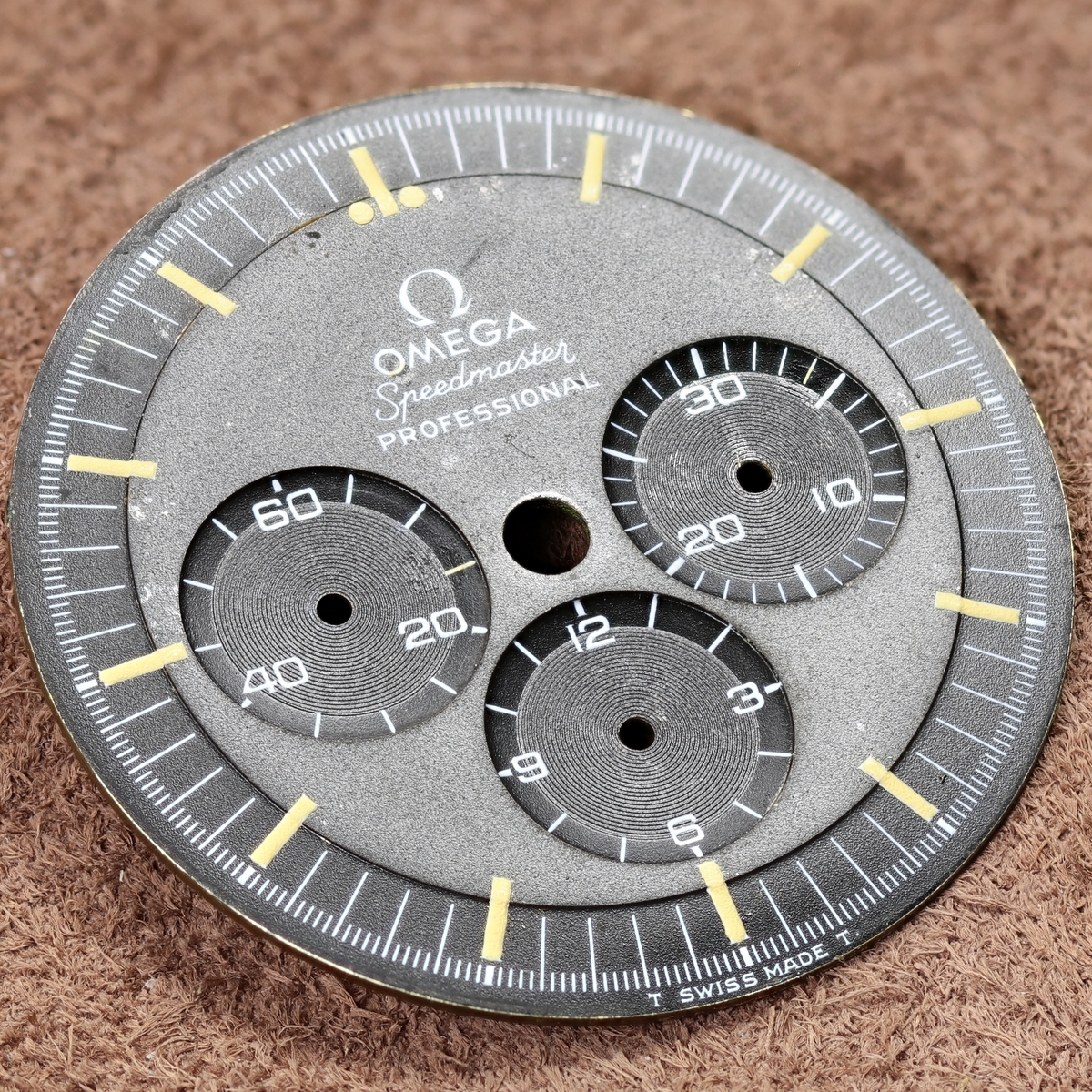 Omega sales speedmaster dial